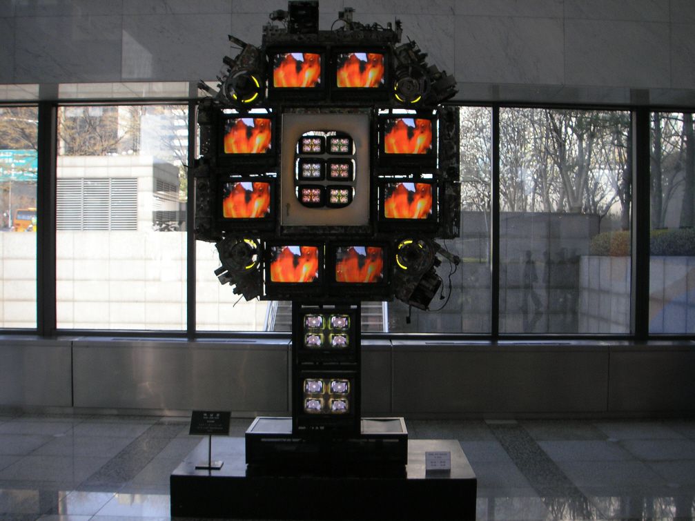 [2019.04] (Artwork of the late Nam June Paik) Asia Cement headquarters lobby vid...